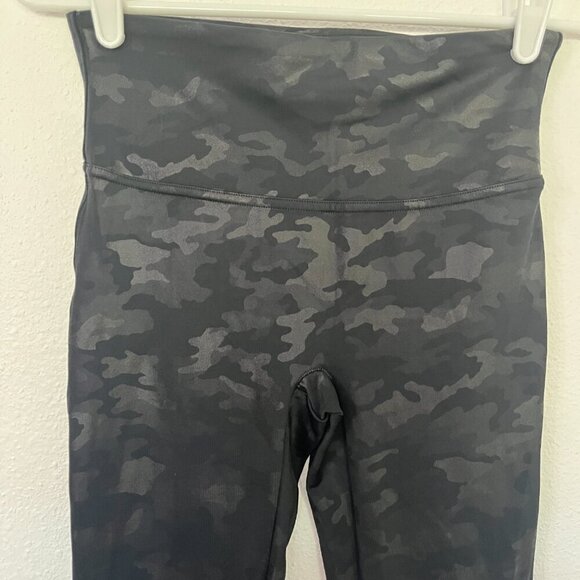 Spanx Leggings Look at me Know Camo Black Full Length Size Size M - Picture 2 of 5